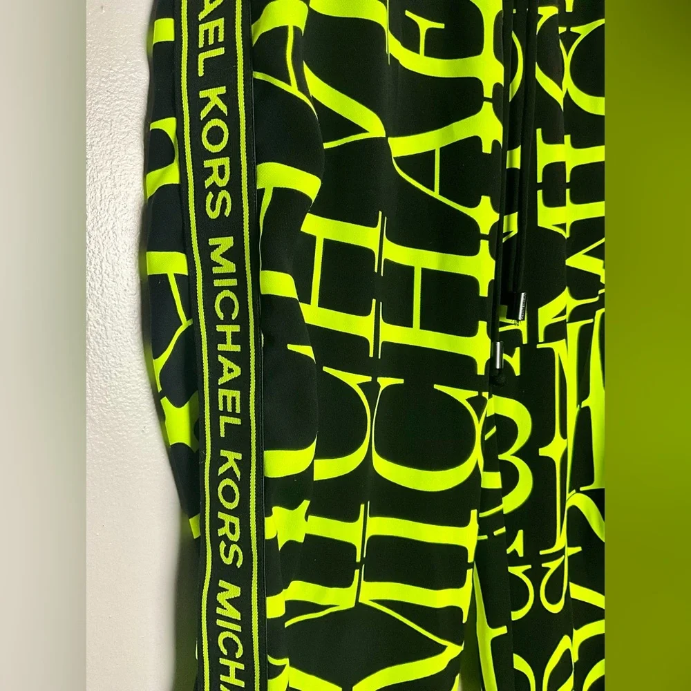 Michael Kors Newsprint Logo Cady Joggers Style #MU93H67BSG - Picture 7 of 13